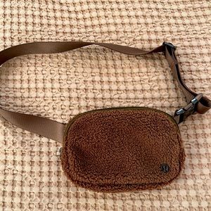 Lululemon Everywhere Belt Bag - Sherpa (1L)